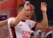 九游官方登录入口-比赛场上呈现出火药味十足的紧张氛围