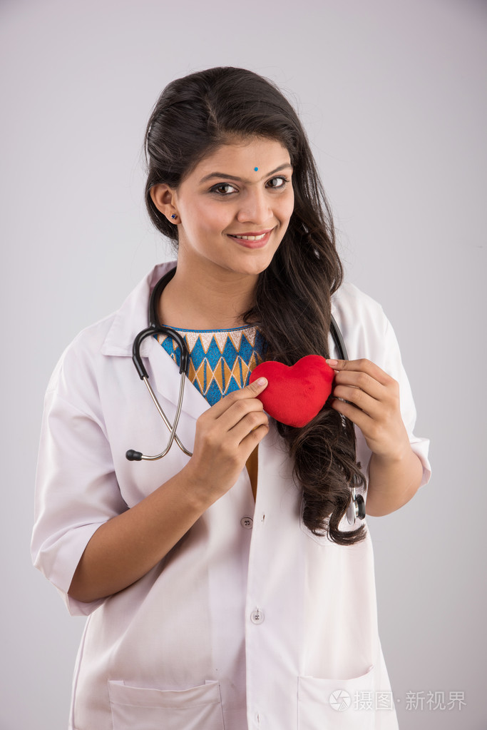 包含印度射箭运动员精准击中红心的词条