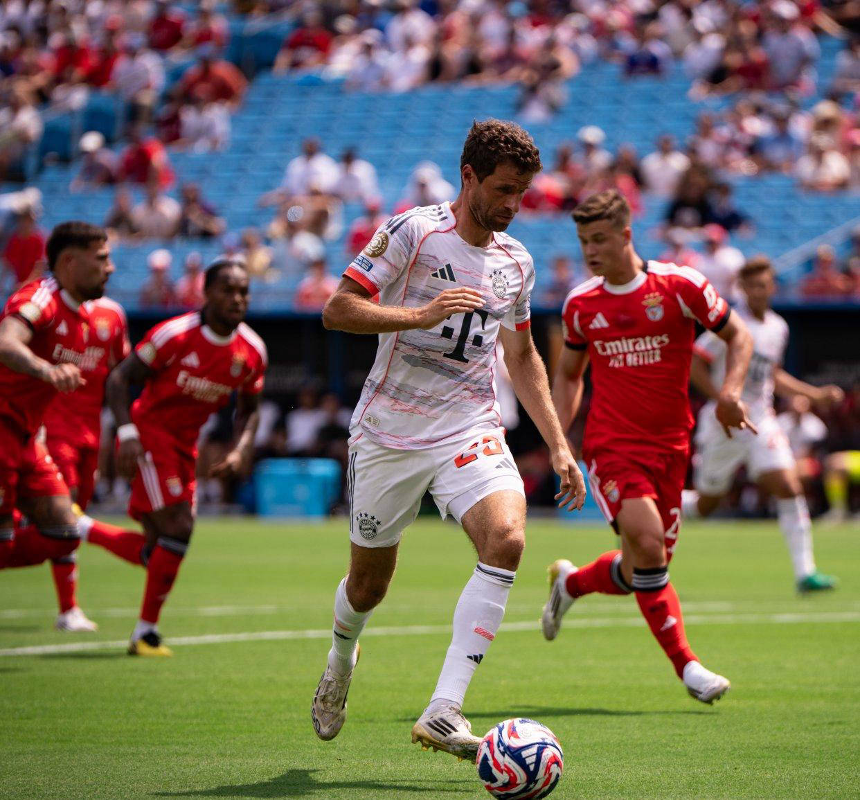 关于拜仁慑败对手,锁定下一轮决赛席位的信息 关于拜仁慑败对手,锁定下一轮决赛席位的信息