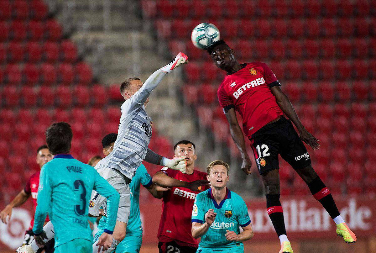 包含马洛卡主场大胜巴拉多利德，提振信心的词条